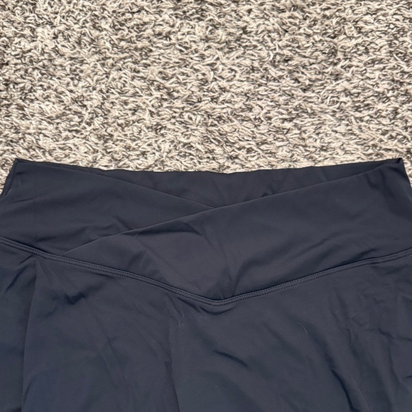 NWOT Athletic Black Cross Over Black Women's Skirt - Picture 2 of 3